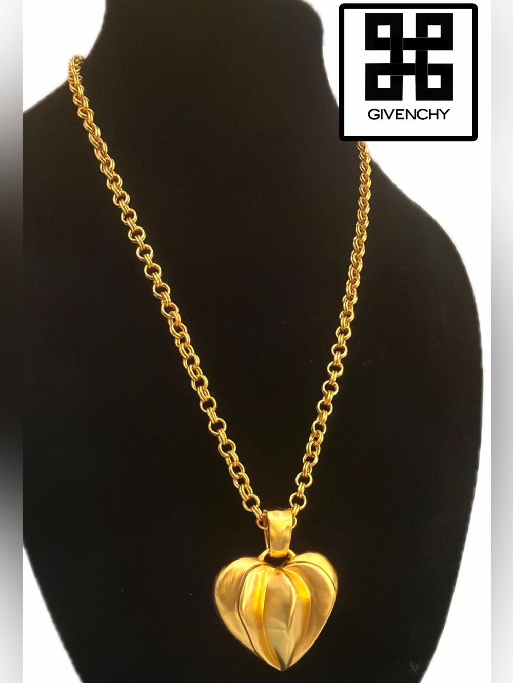 Givenchy Gold Ribbed Heart Pendant / 30” Chain Necklace✨SIGNED✨